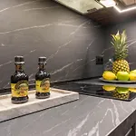 Center Luxury
