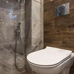 Center Luxury